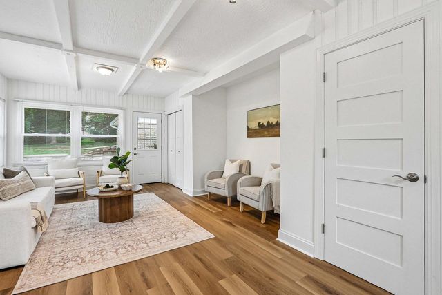 W73N917 London COURT, Cedarburg, WI 53012