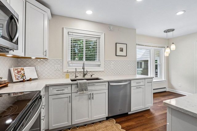 W73N917 London COURT, Cedarburg, WI 53012