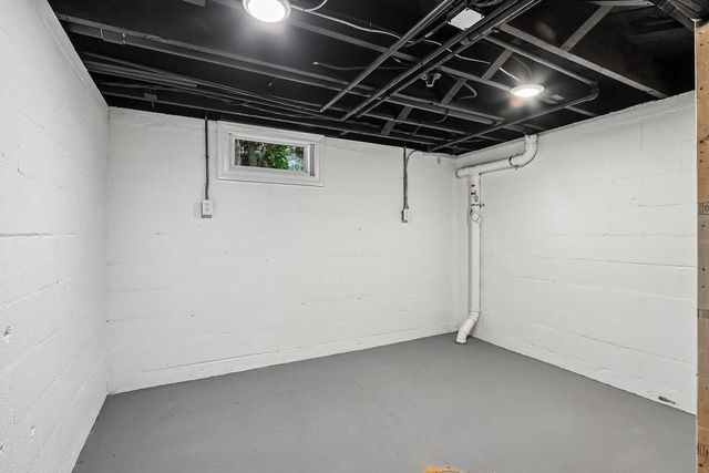 W73N917 London COURT, Cedarburg, WI 53012