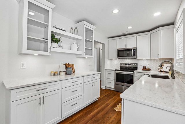 W73N917 London COURT, Cedarburg, WI 53012
