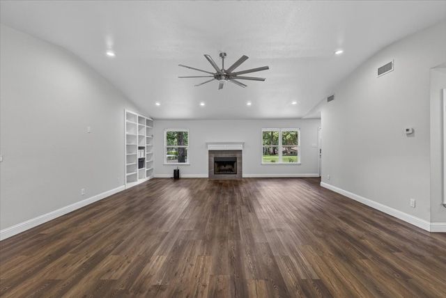 127 Pinnacle Club Drive, Mabank, TX 75156