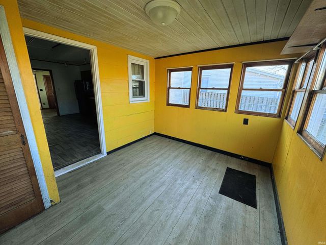 206 N Chicago Street, Royal Center, IN 46978