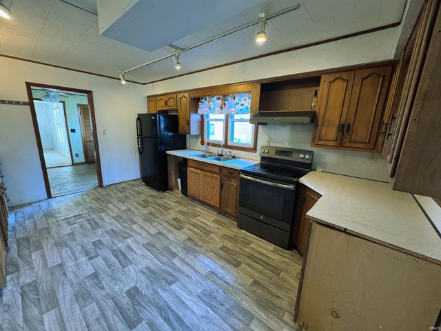 206 N Chicago Street, Royal Center, IN 46978