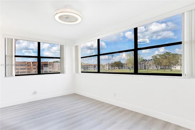 10207 Sunrise Lakes Blvd 204, Sunrise, FL 33322