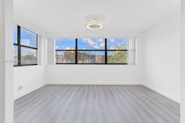 10207 Sunrise Lakes Blvd 204, Sunrise, FL 33322