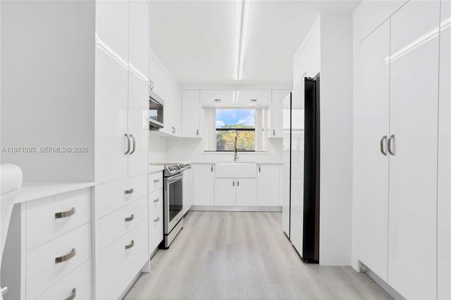 10207 Sunrise Lakes Blvd 204, Sunrise, FL 33322