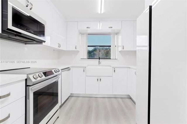 10207 Sunrise Lakes Blvd 204, Sunrise, FL 33322