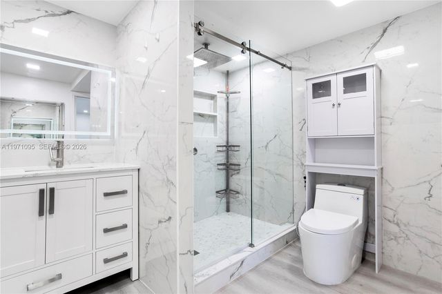 10207 Sunrise Lakes Blvd 204, Sunrise, FL 33322