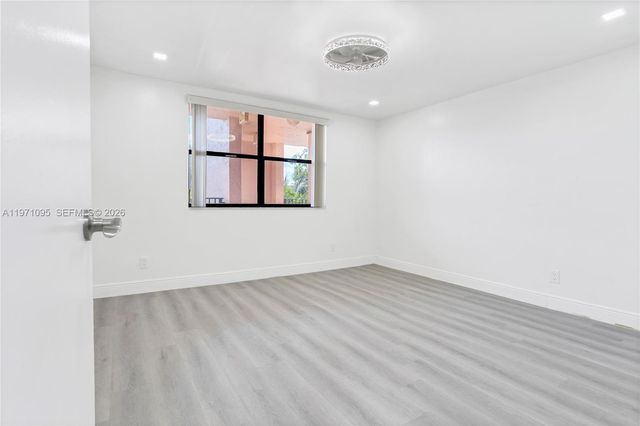 10207 Sunrise Lakes Blvd 204, Sunrise, FL 33322