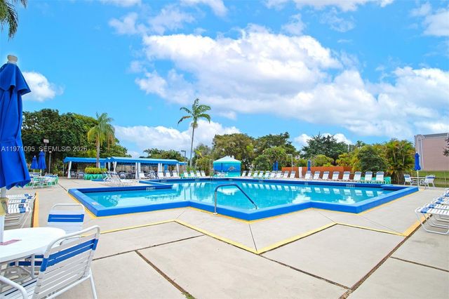 10207 Sunrise Lakes Blvd 204, Sunrise, FL 33322