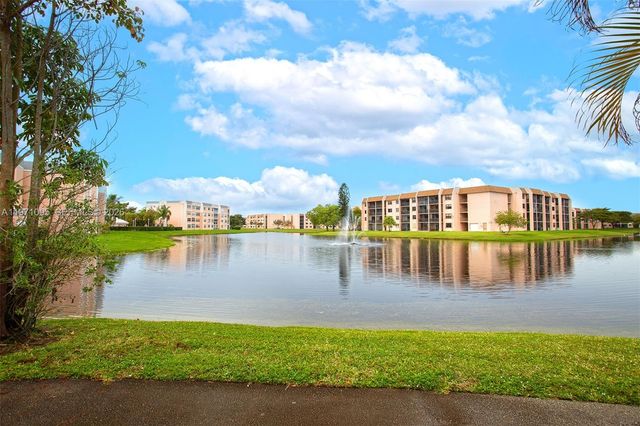 10207 Sunrise Lakes Blvd 204, Sunrise, FL 33322