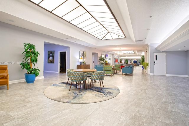 10207 Sunrise Lakes Blvd 204, Sunrise, FL 33322