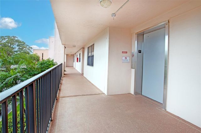 10207 Sunrise Lakes Blvd 204, Sunrise, FL 33322