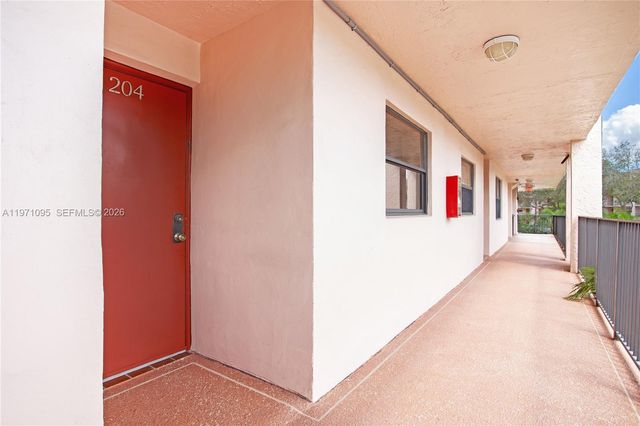 10207 Sunrise Lakes Blvd 204, Sunrise, FL 33322