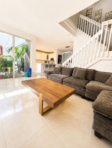 1135 Cherrypalm Ln, Hollywood, FL 33019
