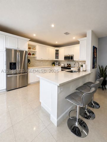 1135 Cherrypalm Ln, Hollywood, FL 33019