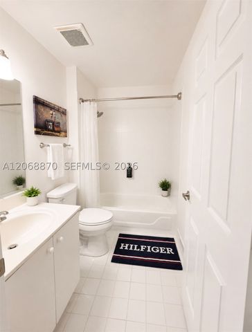 1135 Cherrypalm Ln, Hollywood, FL 33019