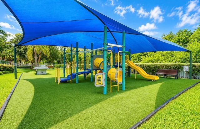 1135 Cherrypalm Ln, Hollywood, FL 33019