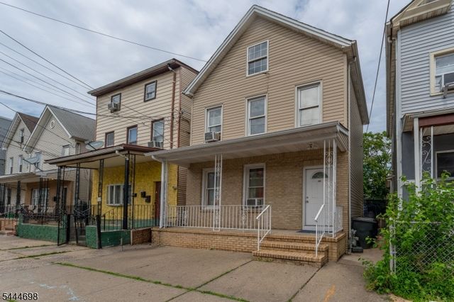 235 Pine St, Elizabeth City, NJ 07206