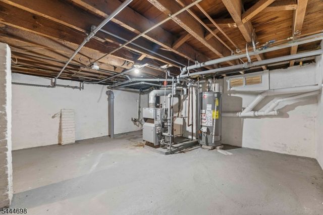 235 Pine St, Elizabeth City, NJ 07206