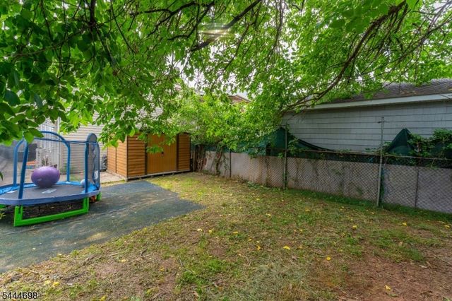 235 Pine St, Elizabeth City, NJ 07206
