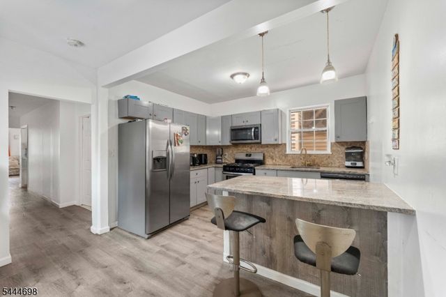 235 Pine St, Elizabeth City, NJ 07206