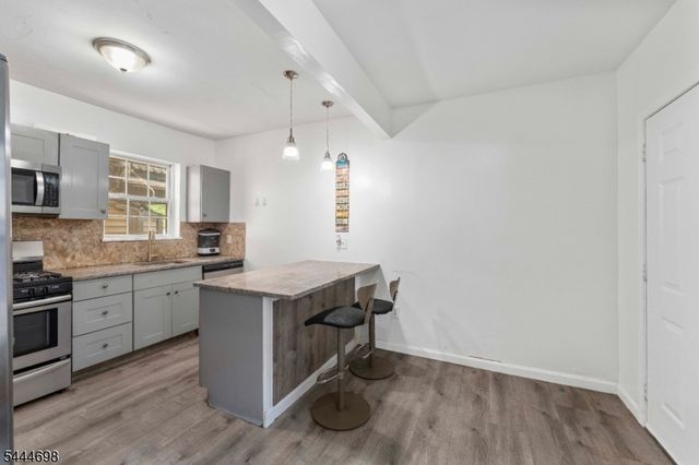 235 Pine St, Elizabeth City, NJ 07206