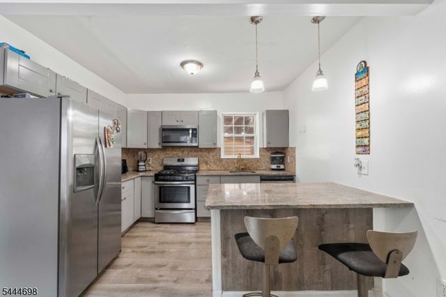 235 Pine St, Elizabeth City, NJ 07206