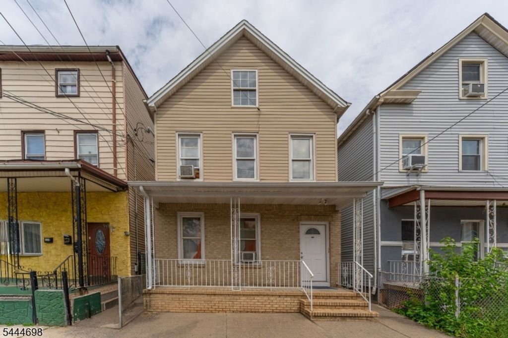 235 Pine St, Elizabeth City, NJ 07206
