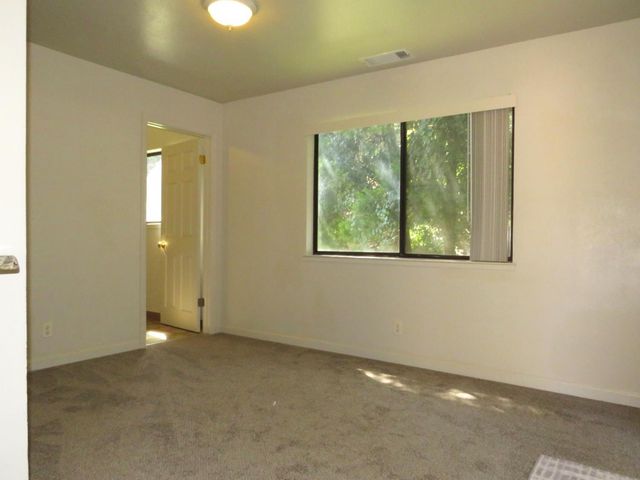 19245 Geisendorfer Rd, Applegate, CA 95703