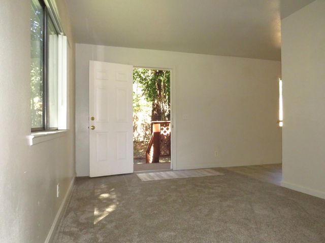 19245 Geisendorfer Rd, Applegate, CA 95703