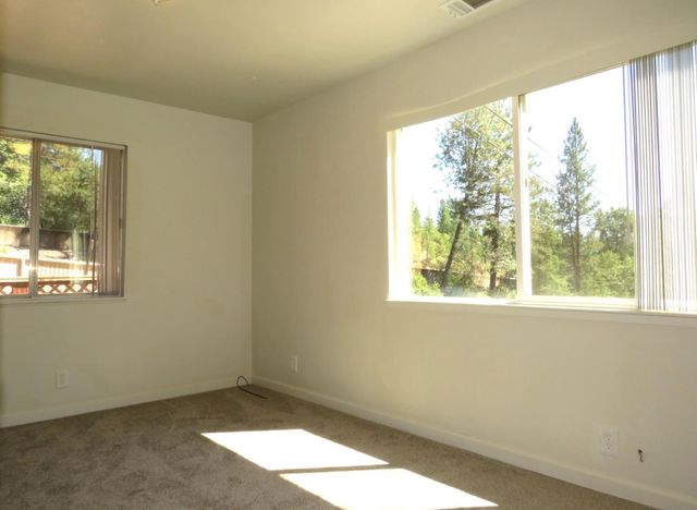 19245 Geisendorfer Rd, Applegate, CA 95703