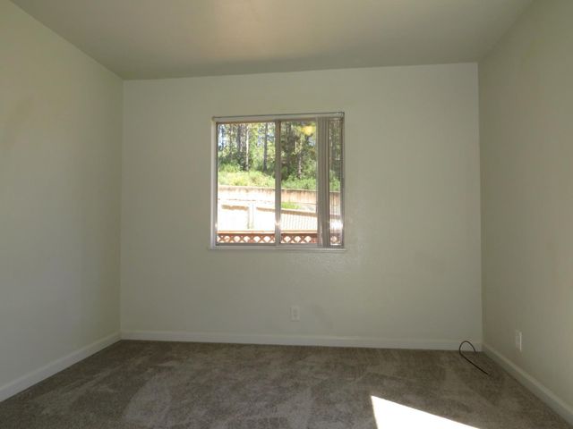 19245 Geisendorfer Rd, Applegate, CA 95703