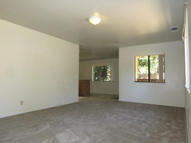 19245 Geisendorfer Rd, Applegate, CA 95703