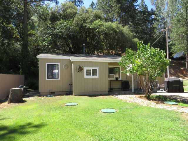 19245 Geisendorfer Rd, Applegate, CA 95703