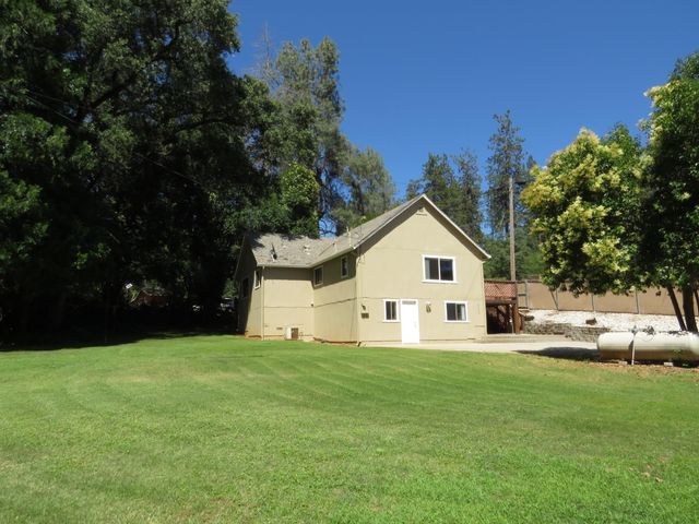 19245 Geisendorfer Rd, Applegate, CA 95703