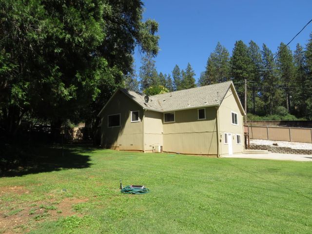 19245 Geisendorfer Rd, Applegate, CA 95703