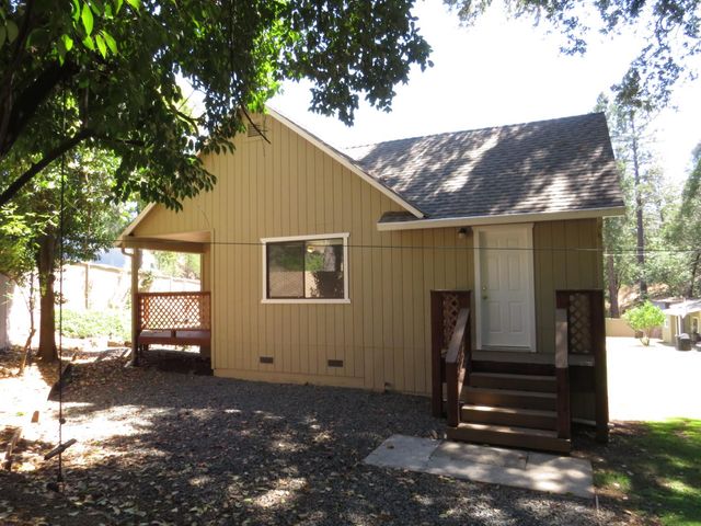 19245 Geisendorfer Rd, Applegate, CA 95703