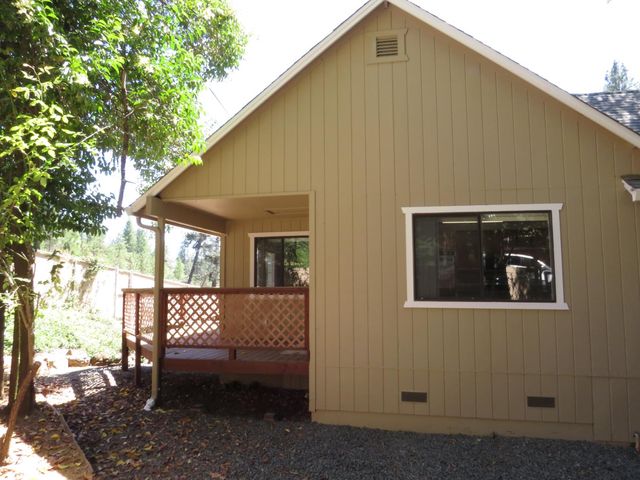 19245 Geisendorfer Rd, Applegate, CA 95703