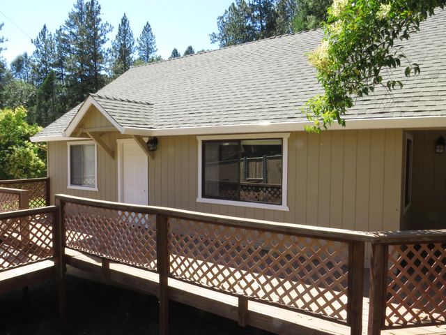 19245 Geisendorfer Rd, Applegate, CA 95703