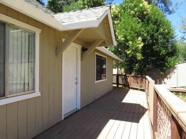 19245 Geisendorfer Rd, Applegate, CA 95703