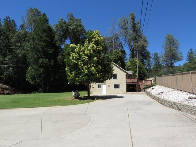 19245 Geisendorfer Rd, Applegate, CA 95703