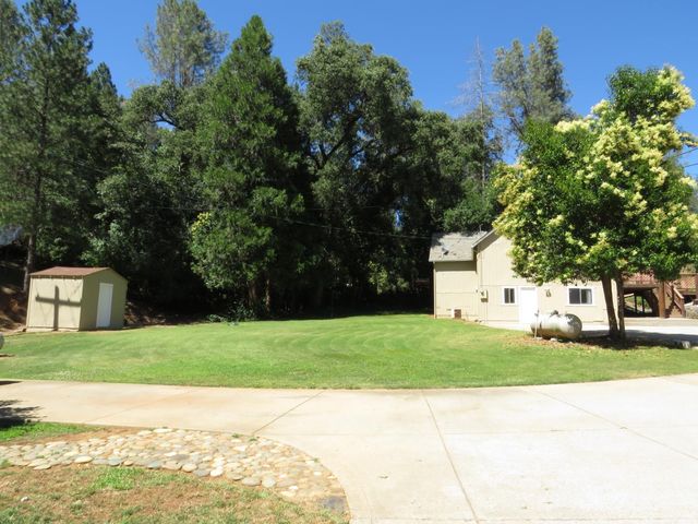 19245 Geisendorfer Rd, Applegate, CA 95703