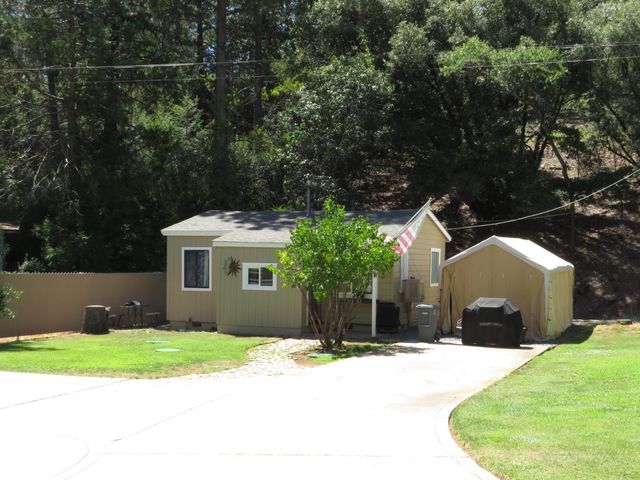 19245 Geisendorfer Rd, Applegate, CA 95703