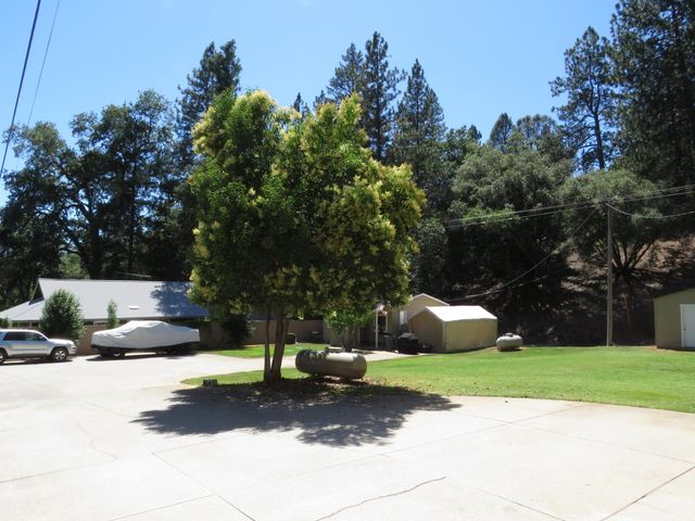 19245 Geisendorfer Rd, Applegate, CA 95703