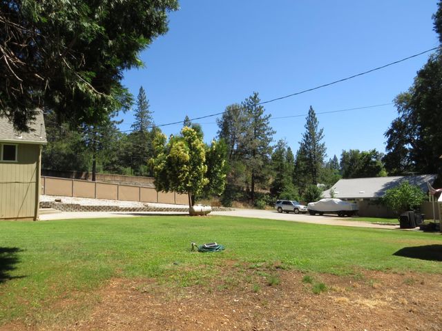 19245 Geisendorfer Rd, Applegate, CA 95703