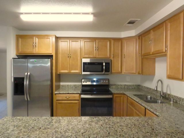 19245 Geisendorfer Rd, Applegate, CA 95703