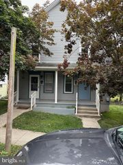 208 LINDEN AVE, Mercersburg, PA 17236
