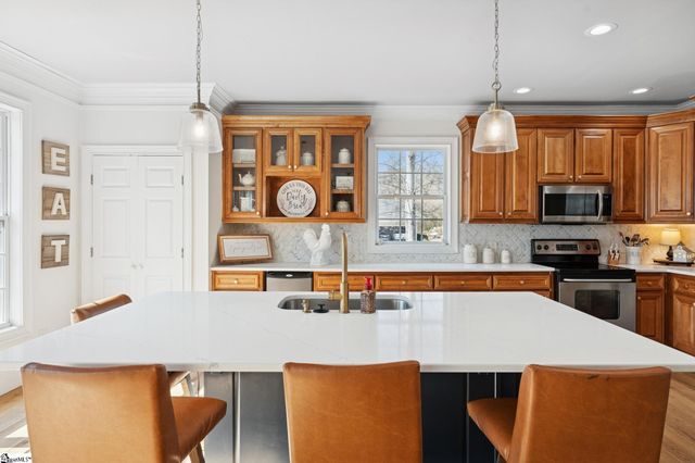 1120 Bay Drive, Fair Play, SC 29643