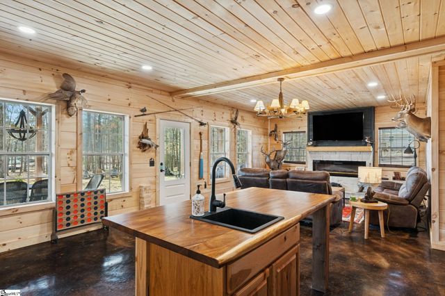 1120 Bay Drive, Fair Play, SC 29643